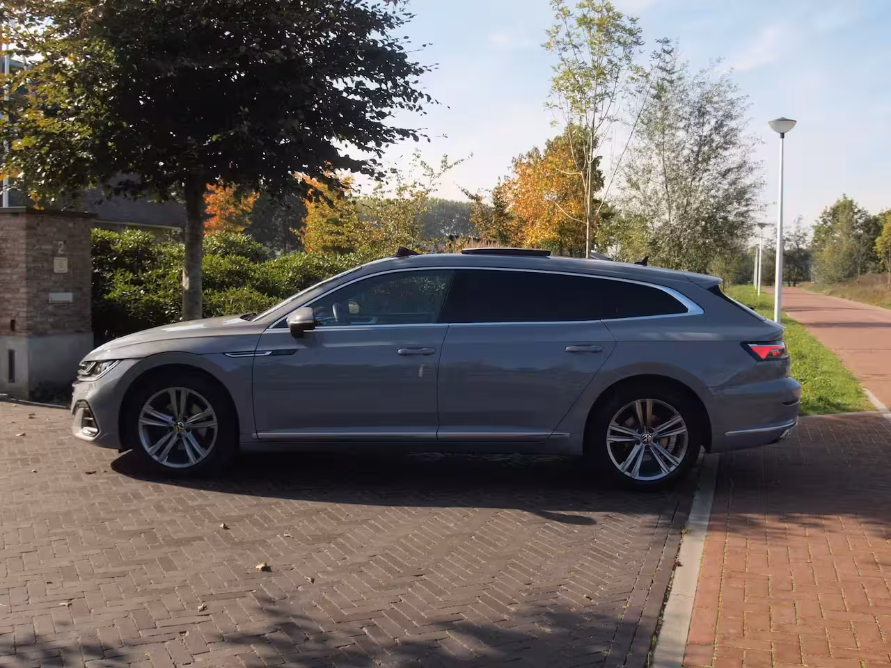Volkswagen Arteon Shooting Brake 1.4 TSI eHybrid R-Line Business+ | Panoramadak | Trekhaak | Camera | Apple Carplay | Sfeer