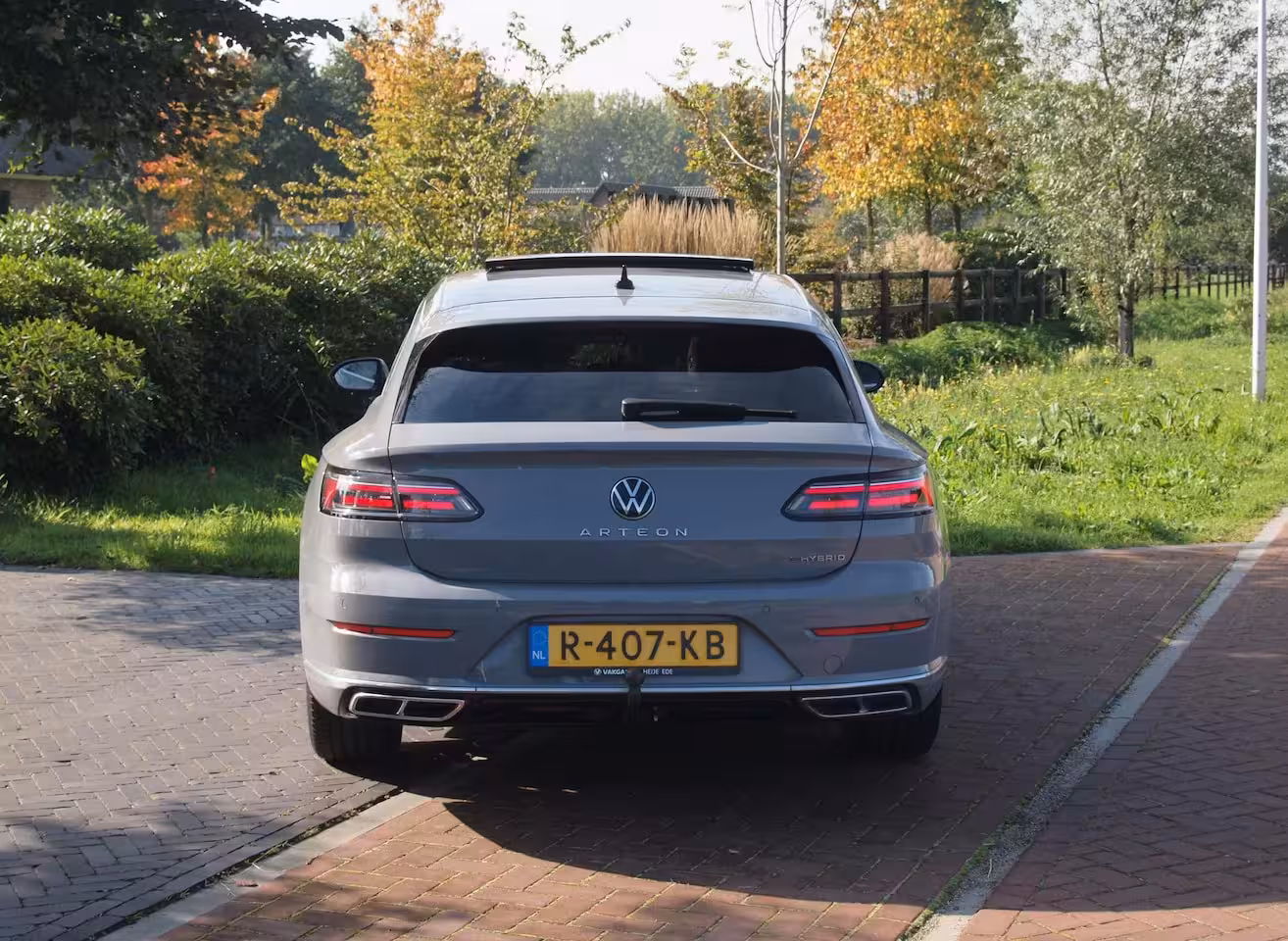 Volkswagen Arteon Shooting Brake 1.4 TSI eHybrid R-Line Business+ | Panoramadak | Trekhaak | Camera | Apple Carplay | Sfeer