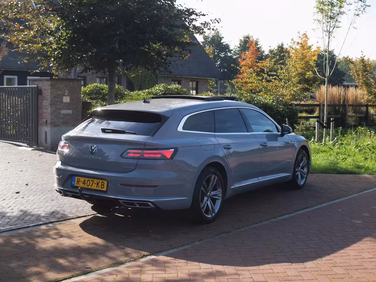 Volkswagen Arteon Shooting Brake 1.4 TSI eHybrid R-Line Business+ | Panoramadak | Trekhaak | Camera | Apple Carplay | Sfeer