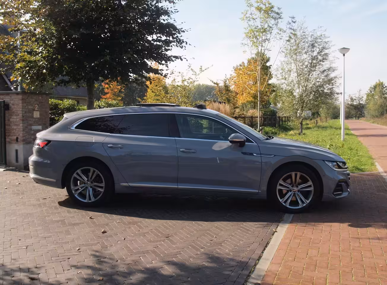 Volkswagen Arteon Shooting Brake 1.4 TSI eHybrid R-Line Business+ | Panoramadak | Trekhaak | Camera | Apple Carplay | Sfeer
