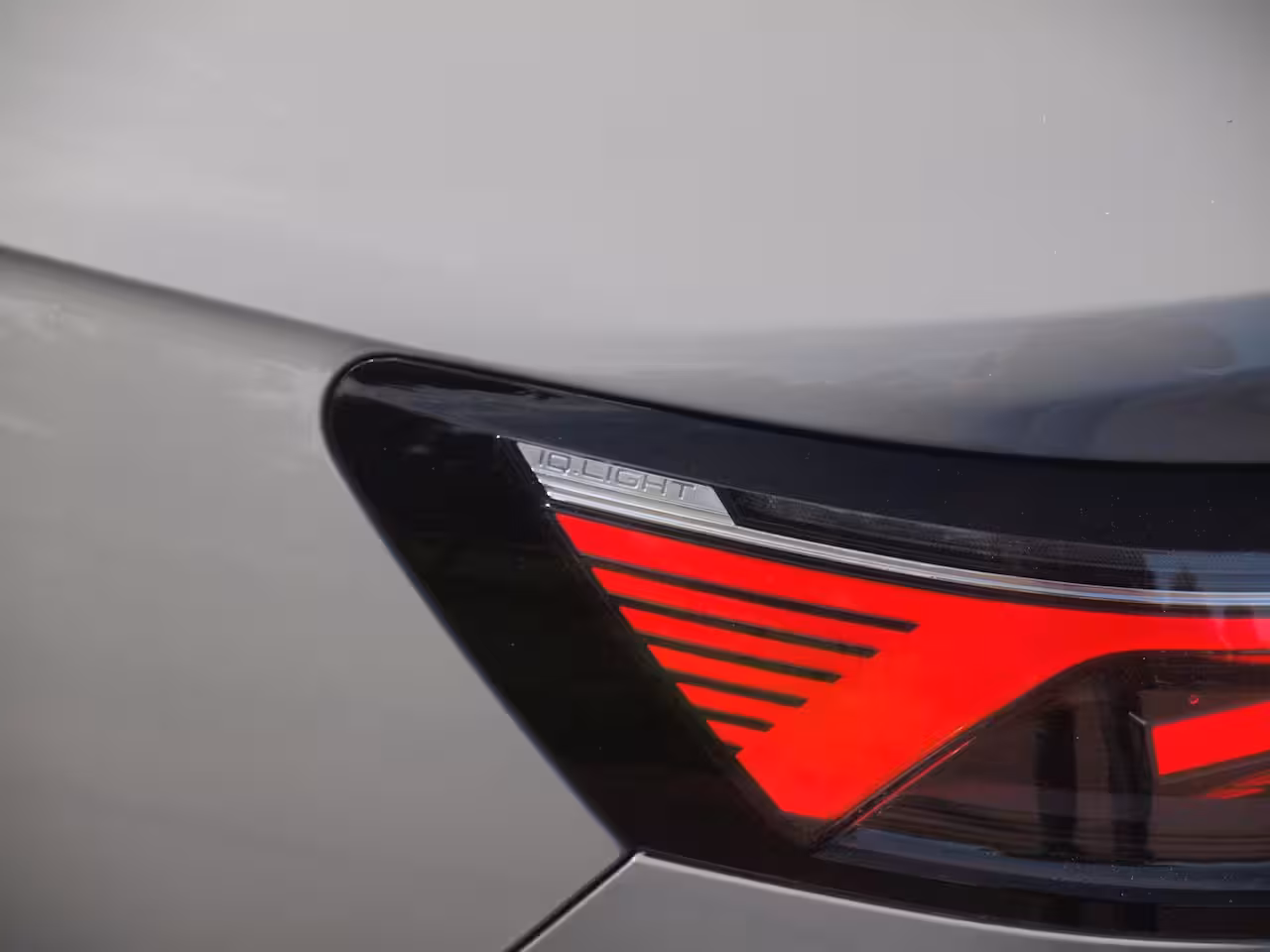 Volkswagen Arteon Shooting Brake 1.4 TSI eHybrid R-Line Business+ | Panoramadak | Trekhaak | Camera | Apple Carplay | Sfeer