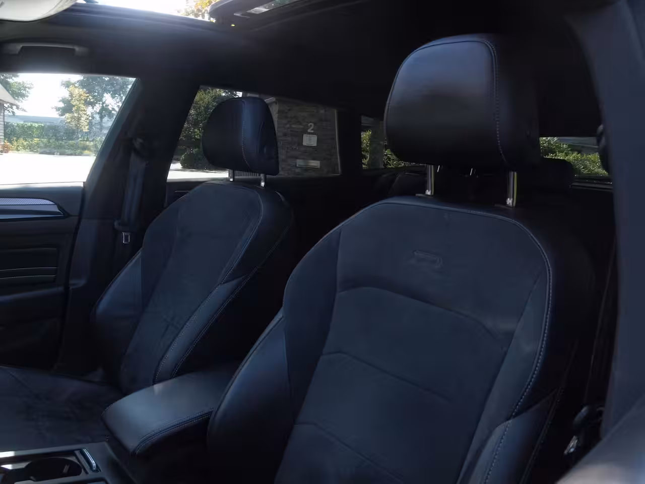 Volkswagen Arteon Shooting Brake 1.4 TSI eHybrid R-Line Business+ | Panoramadak | Trekhaak | Camera | Apple Carplay | Sfeer