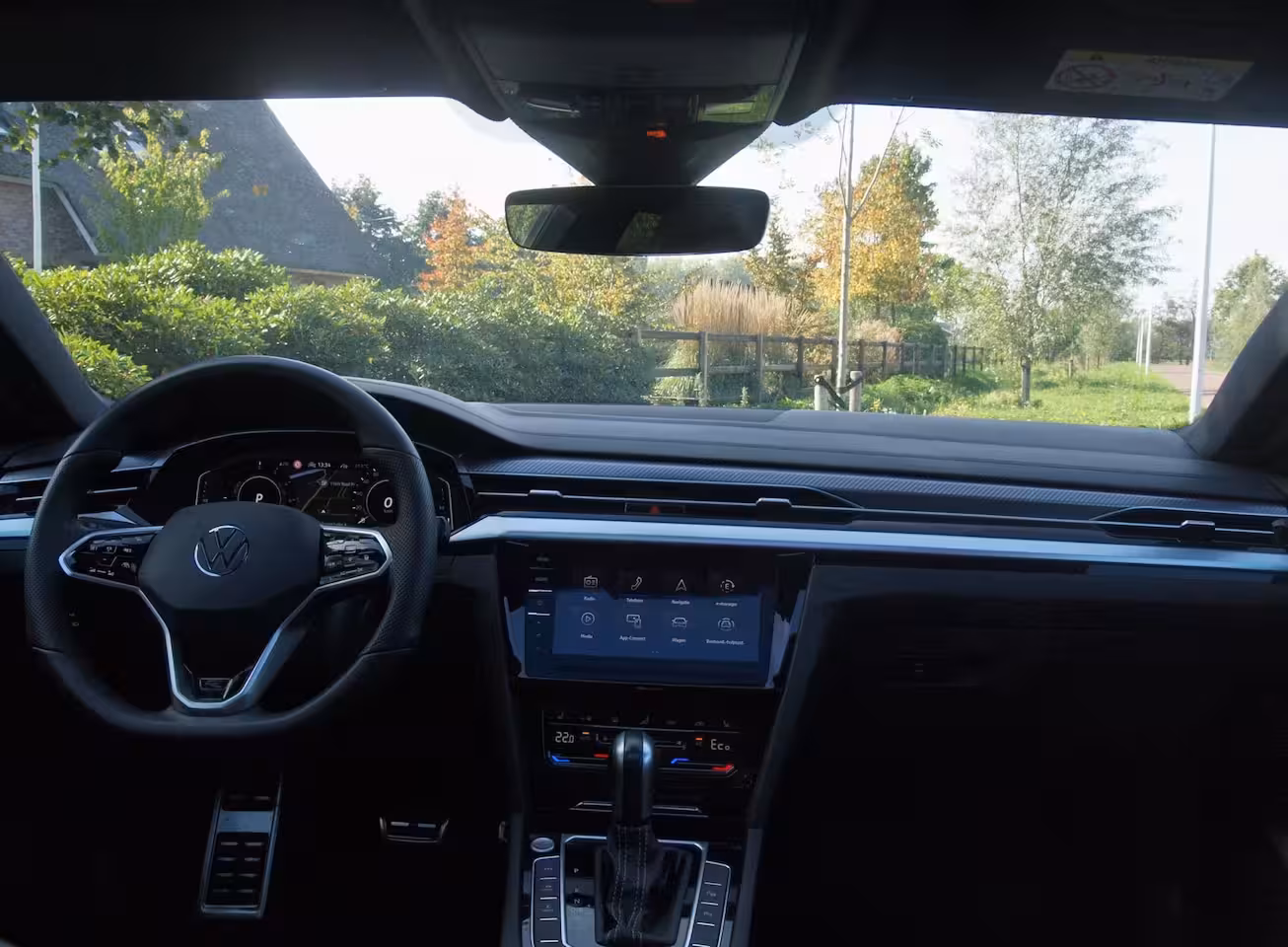 Volkswagen Arteon Shooting Brake 1.4 TSI eHybrid R-Line Business+ | Panoramadak | Trekhaak | Camera | Apple Carplay | Sfeer