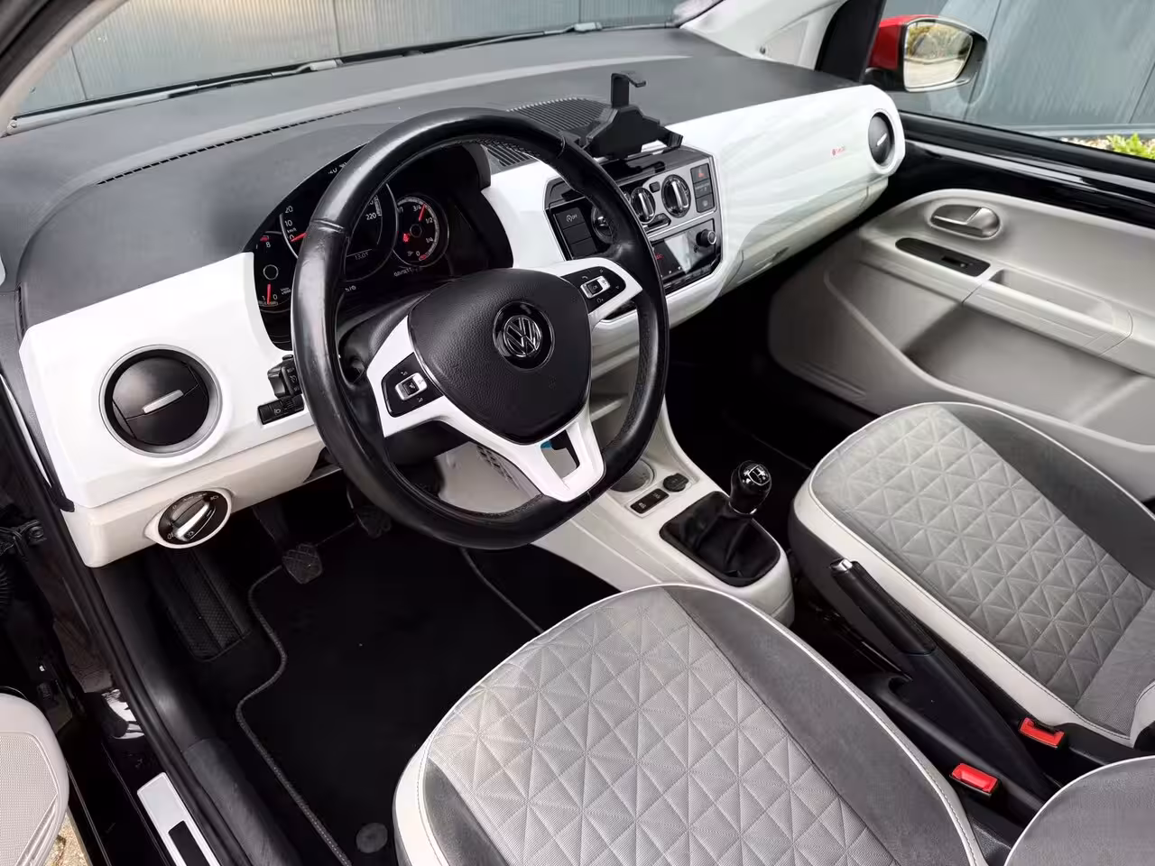 Volkswagen Up! 1.0 BMT up beats airco / cruise / pdc