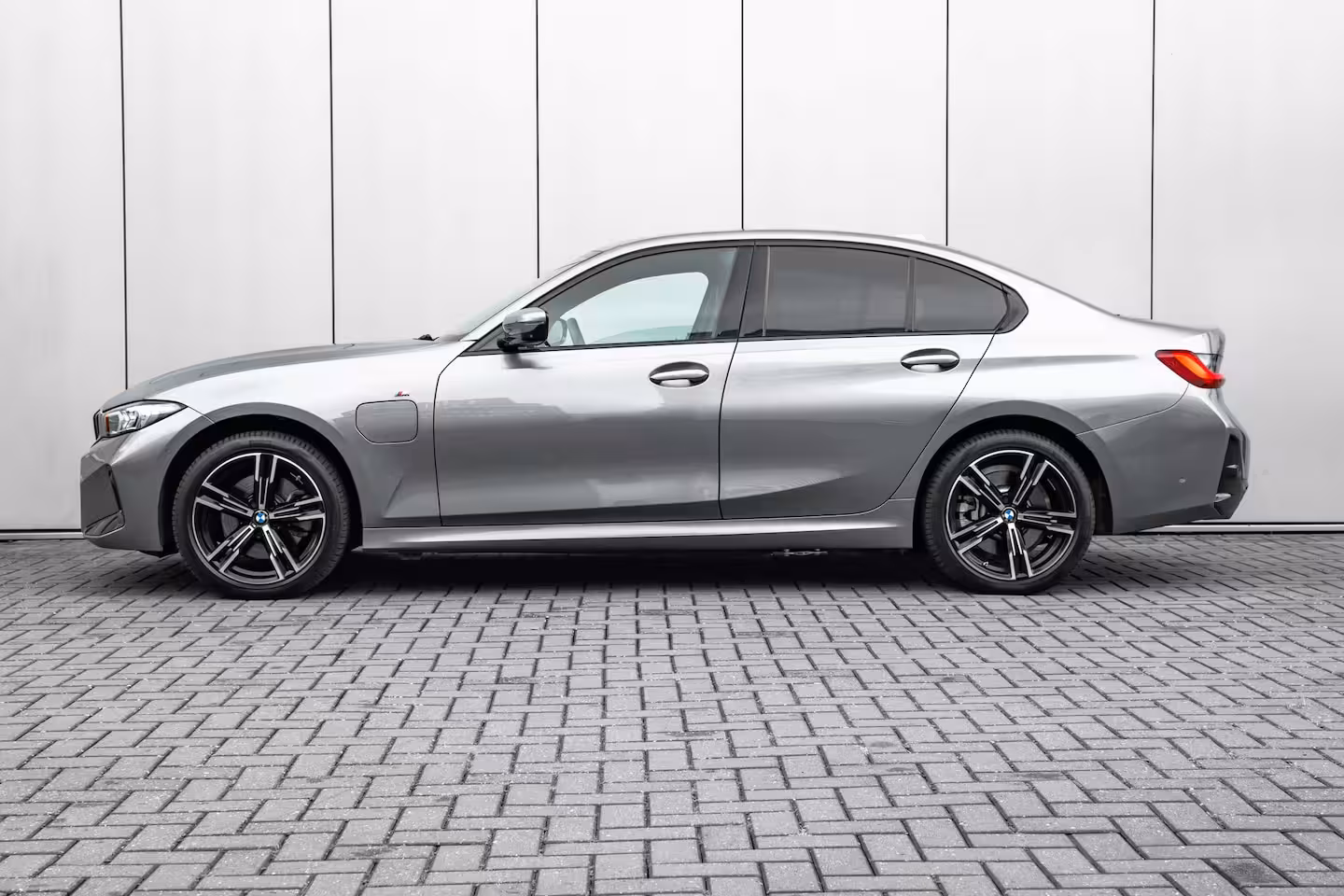 BMW 3-serie 330e M Sport Edition 292PK | M-Sport | Laser LED Koplampen | Elek. Stoelen Incl. geheugen