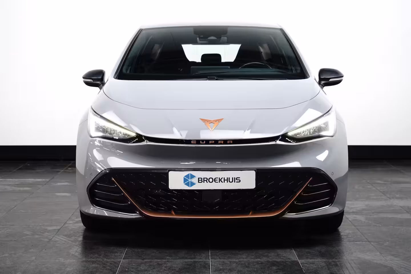 Cupra Born Essential 62 kWh 204PK | Achteruitrijcamera | Dode hoek detectie | Navigatie & Apple Carpl