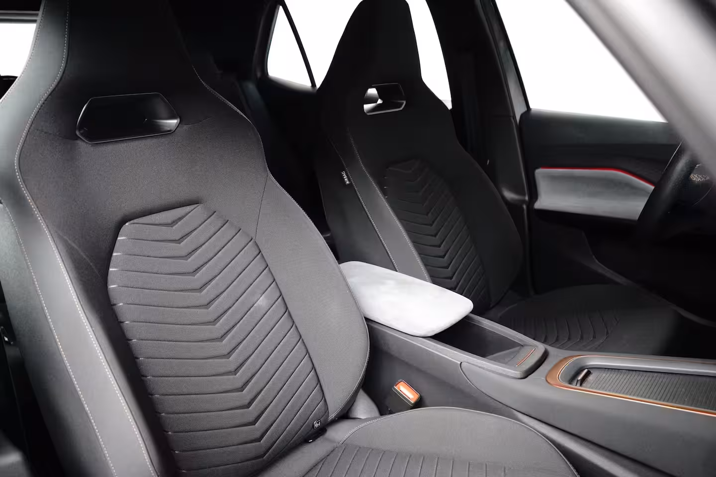 Cupra Born Essential 62 kWh 204PK | Achteruitrijcamera | Dode hoek detectie | Navigatie & Apple Carpl