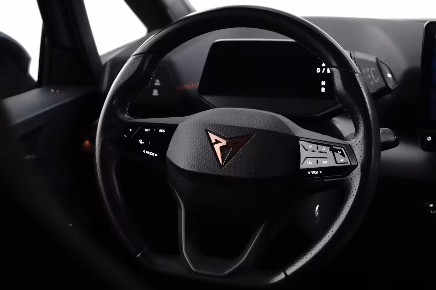 Cupra Born Essential 62 kWh 204PK | Achteruitrijcamera | Dode hoek detectie | Navigatie & Apple Carpl