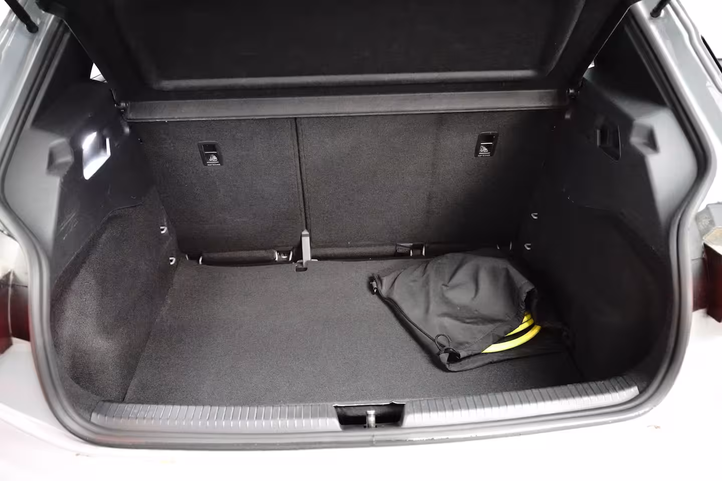 Cupra Born Essential 62 kWh 204PK | Achteruitrijcamera | Dode hoek detectie | Navigatie & Apple Carpl