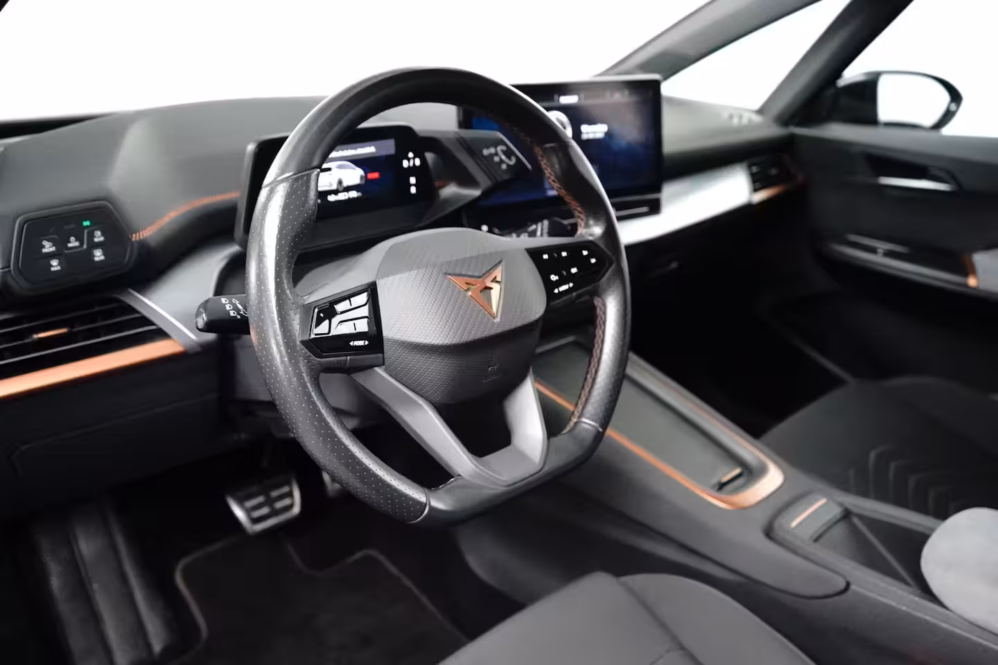 Cupra Born Essential 62 kWh 204PK | Achteruitrijcamera | Dode hoek detectie | Navigatie & Apple Carpl