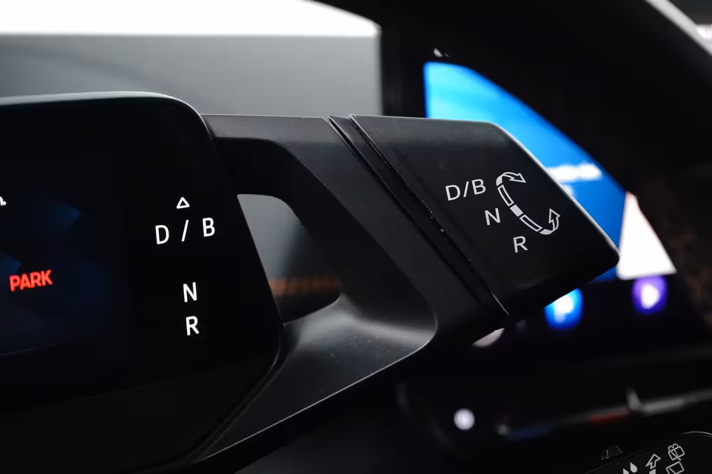 Cupra Born Essential 62 kWh 204PK | Achteruitrijcamera | Dode hoek detectie | Navigatie & Apple Carpl
