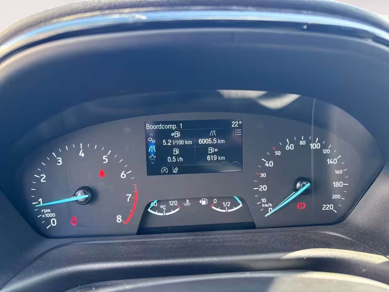 Ford Fiesta 1.0 EcoBoost Hybrid Titanium | Stoel/stuur en voorruitverwarming | Cruise control | Parkee