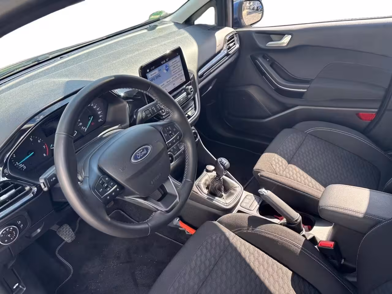 Ford Fiesta 1.0 EcoBoost Hybrid Titanium | Stoel/stuur en voorruitverwarming | Cruise control | Parkee
