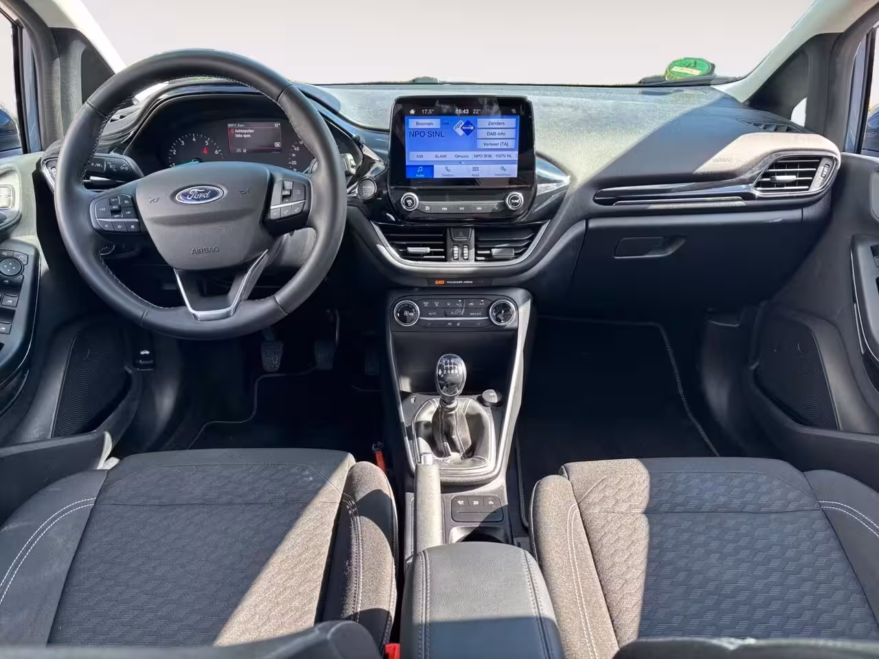 Ford Fiesta 1.0 EcoBoost Hybrid Titanium | Stoel/stuur en voorruitverwarming | Cruise control | Parkee