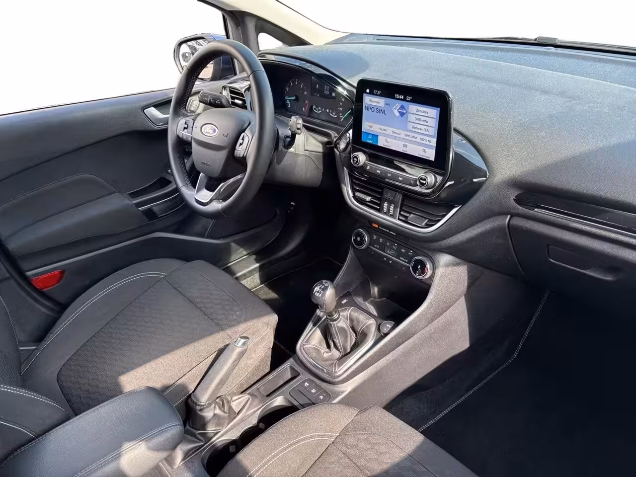 Ford Fiesta 1.0 EcoBoost Hybrid Titanium | Stoel/stuur en voorruitverwarming | Cruise control | Parkee