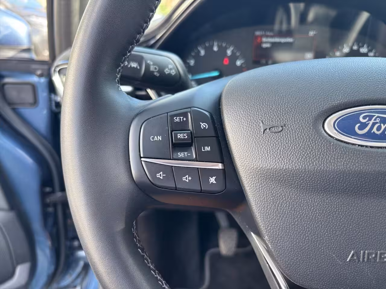 Ford Fiesta 1.0 EcoBoost Hybrid Titanium | Stoel/stuur en voorruitverwarming | Cruise control | Parkee