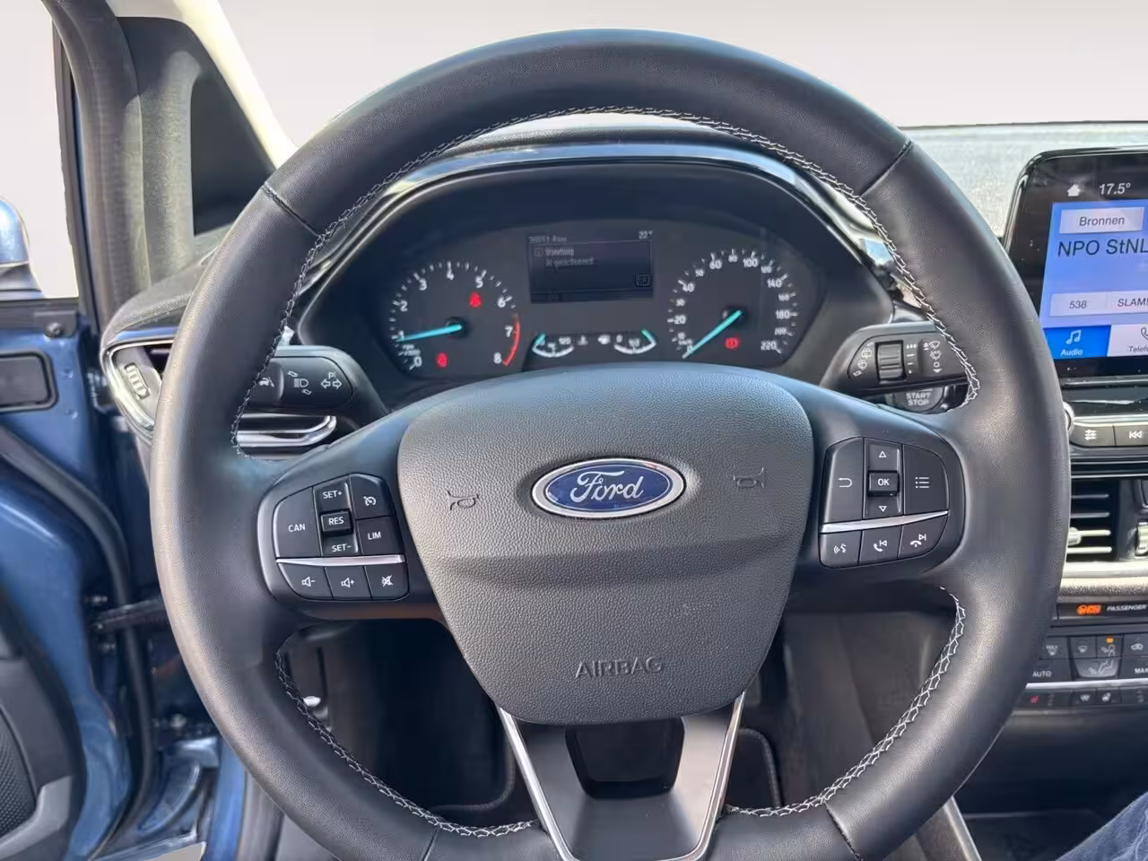 Ford Fiesta 1.0 EcoBoost Hybrid Titanium | Stoel/stuur en voorruitverwarming | Cruise control | Parkee