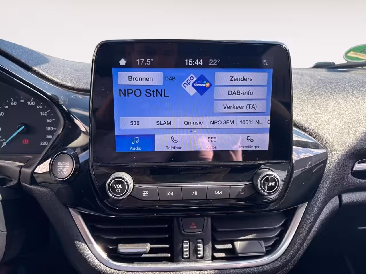 Ford Fiesta 1.0 EcoBoost Hybrid Titanium | Stoel/stuur en voorruitverwarming | Cruise control | Parkee