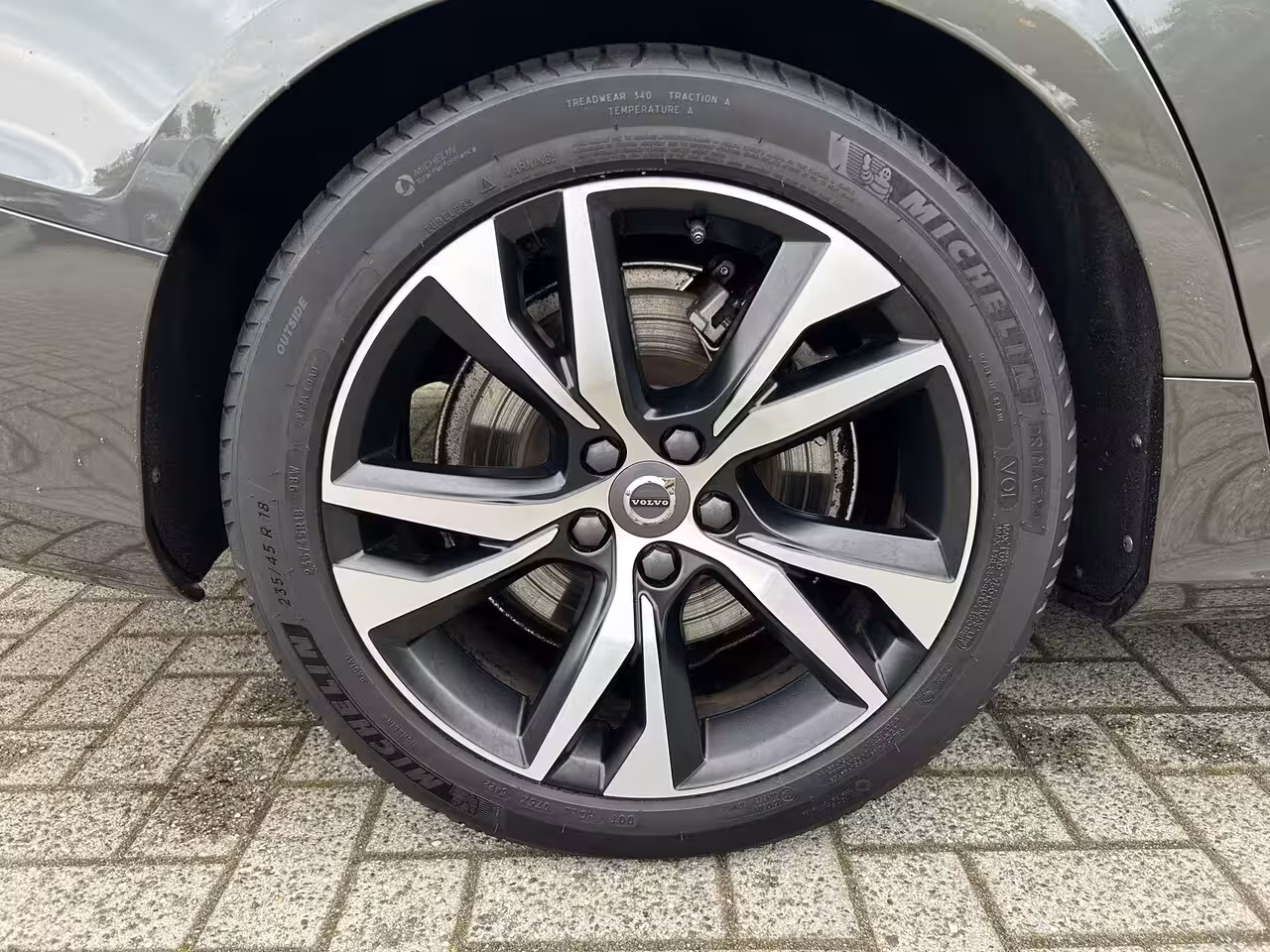 Volvo S60 2.0 Recharge T8 AWD R-Design | Harman/Kardon | SoH 92% | Trekhaak | Memory | Stoel & stuur