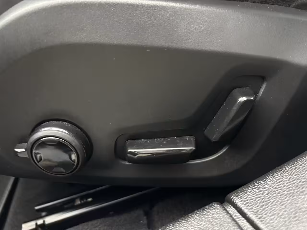 Volvo S60 2.0 Recharge T8 AWD R-Design | Harman/Kardon | SoH 92% | Trekhaak | Memory | Stoel & stuur