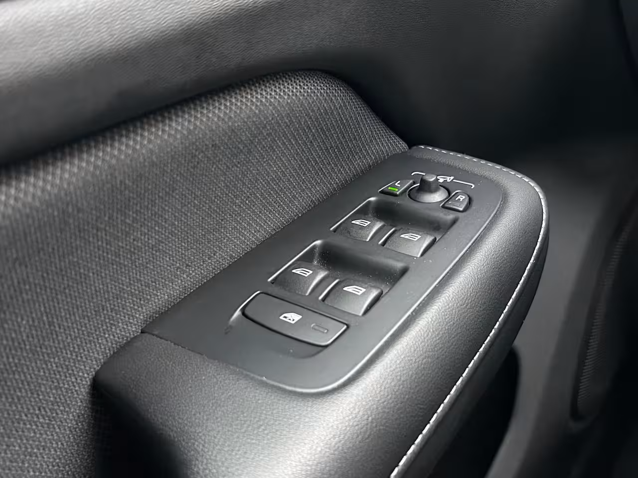 Volvo S60 2.0 Recharge T8 AWD R-Design | Harman/Kardon | SoH 92% | Trekhaak | Memory | Stoel & stuur