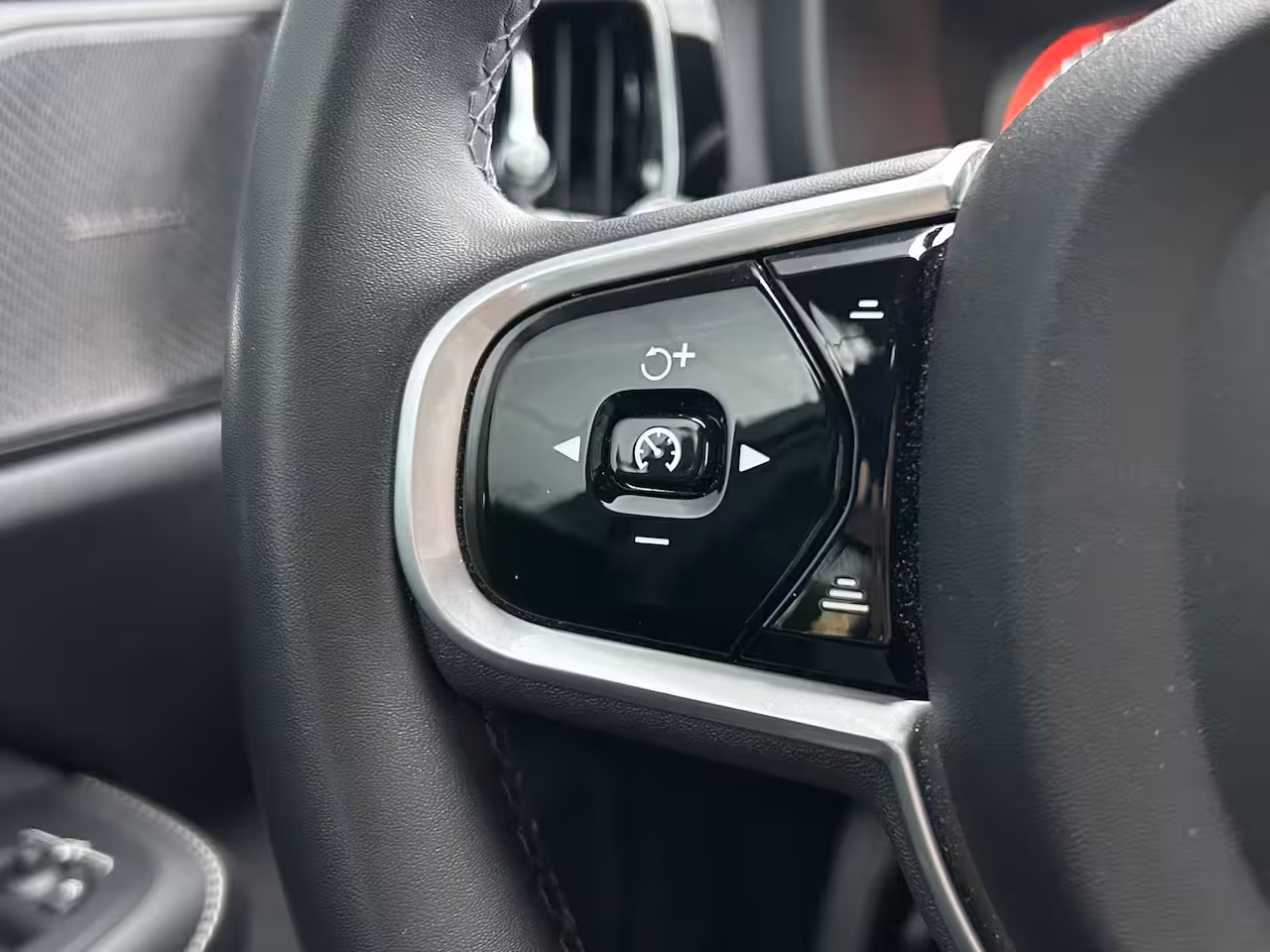 Volvo S60 2.0 Recharge T8 AWD R-Design | Harman/Kardon | SoH 92% | Trekhaak | Memory | Stoel & stuur