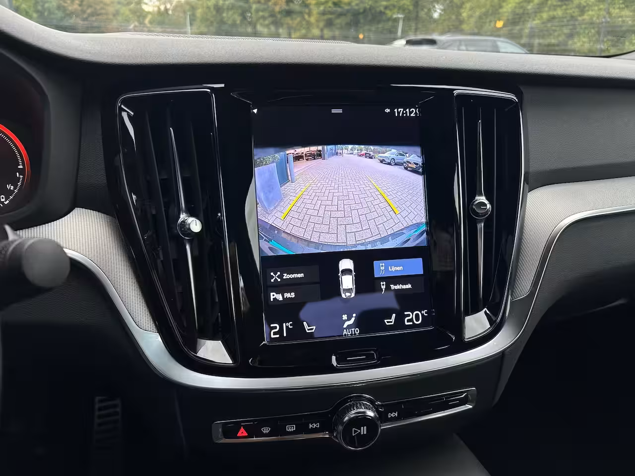 Volvo S60 2.0 Recharge T8 AWD R-Design | Harman/Kardon | SoH 92% | Trekhaak | Memory | Stoel & stuur