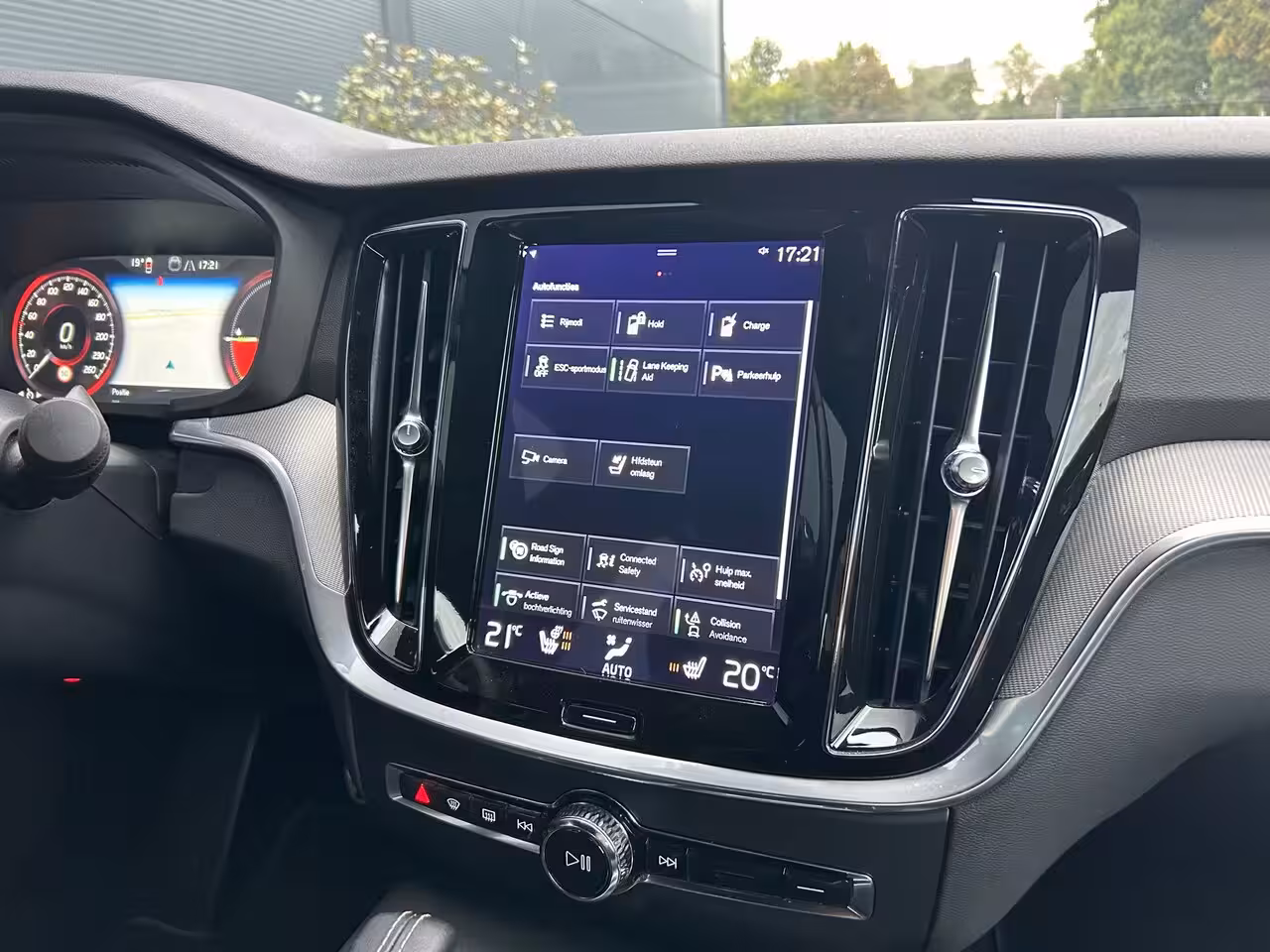 Volvo S60 2.0 Recharge T8 AWD R-Design | Harman/Kardon | SoH 92% | Trekhaak | Memory | Stoel & stuur