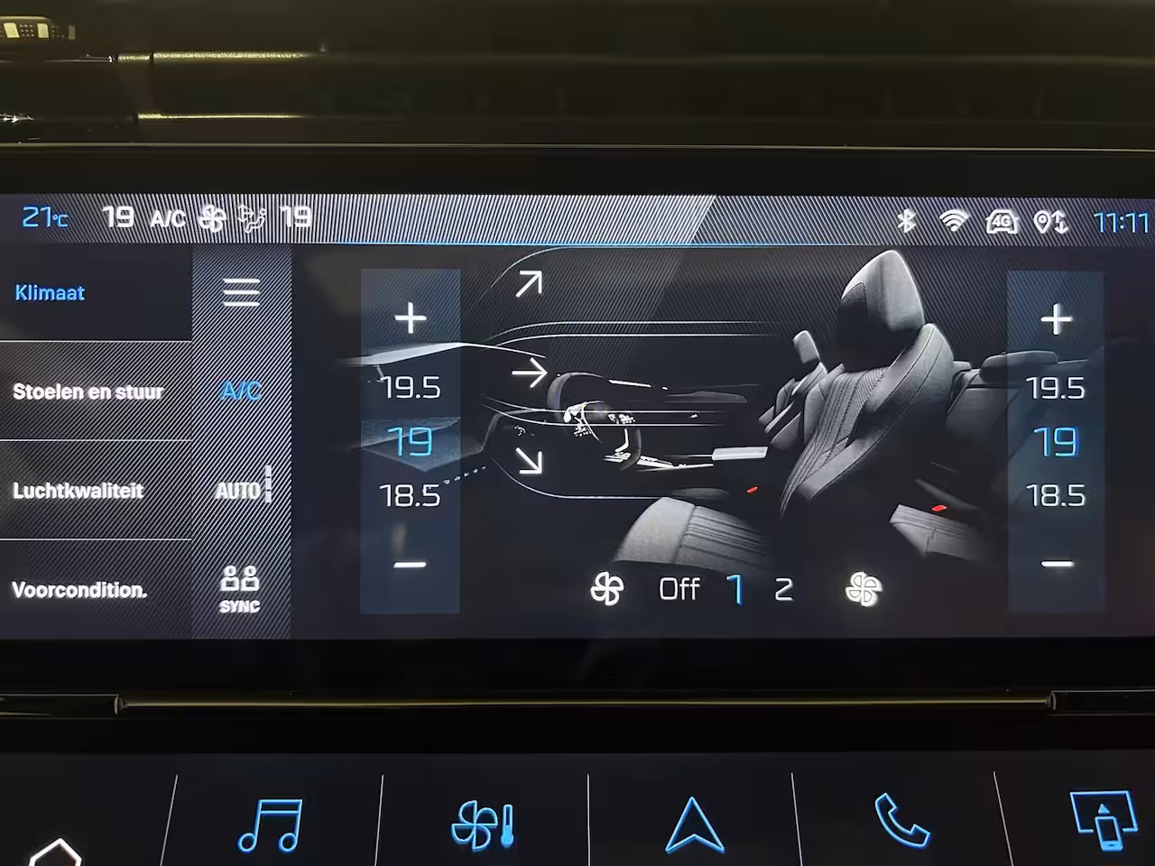 Peugeot e-408 GT Avantage 58 kWh | PANORAMADAK | FOCAL HI-FI | ALCANTARA | STOEL- EN STUURVERWARMING |