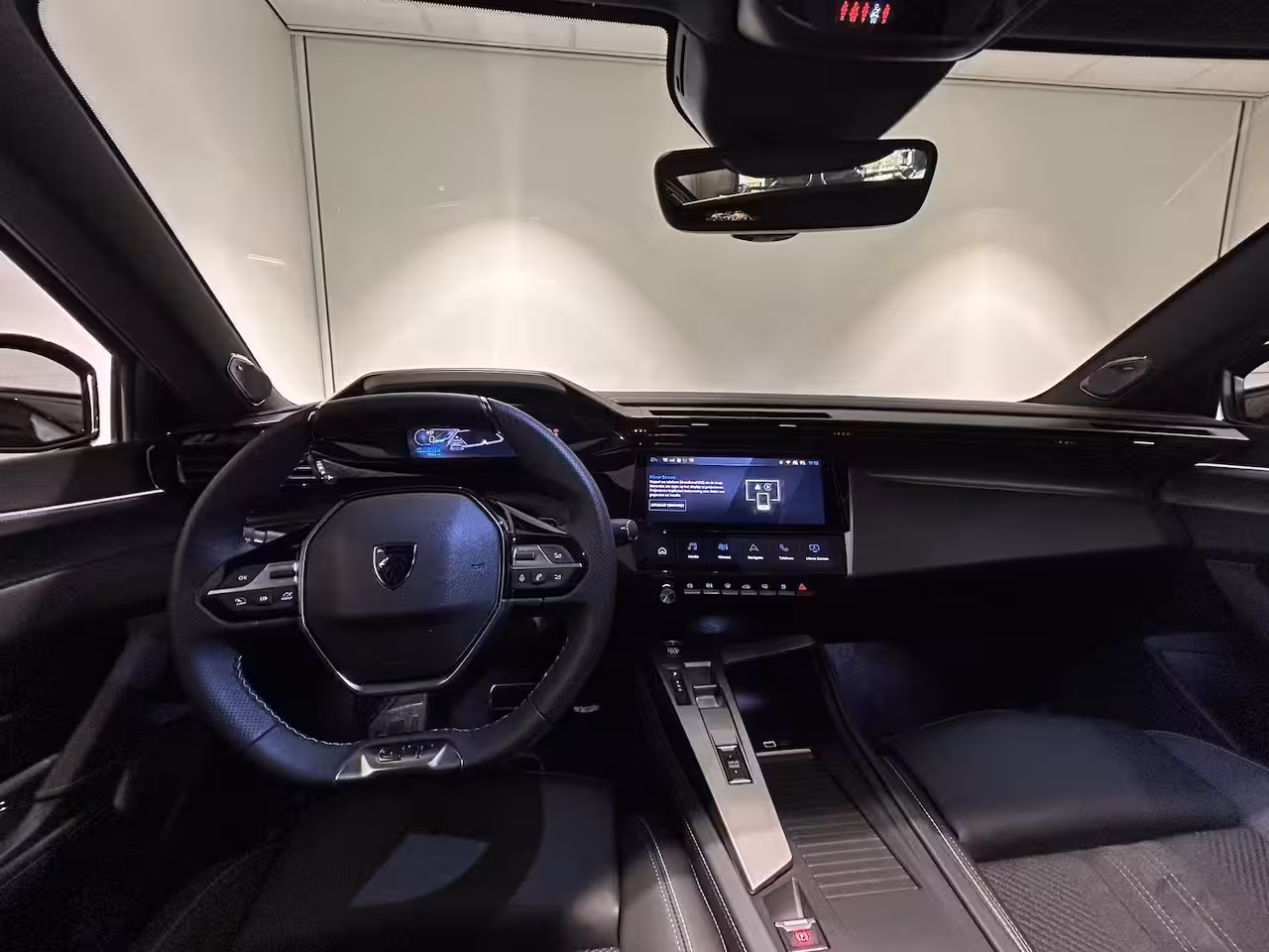 Peugeot e-408 GT Avantage 58 kWh | PANORAMADAK | FOCAL HI-FI | ALCANTARA | STOEL- EN STUURVERWARMING |