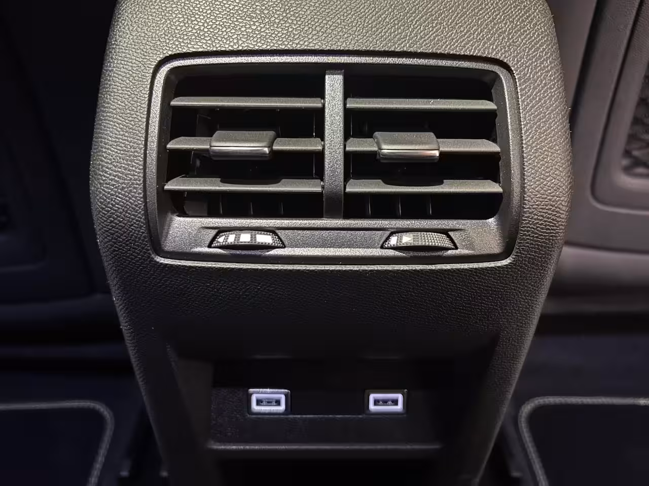 Peugeot e-408 GT Avantage 58 kWh | PANORAMADAK | FOCAL HI-FI | ALCANTARA | STOEL- EN STUURVERWARMING |