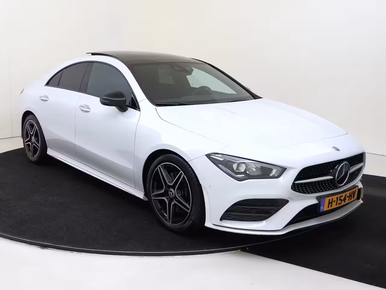 Mercedes-Benz CLA-Klasse 200 Business Solution AMG | 1e Eigenaar | Navigatie | Camera | Panorama dak | Stoel verwm.