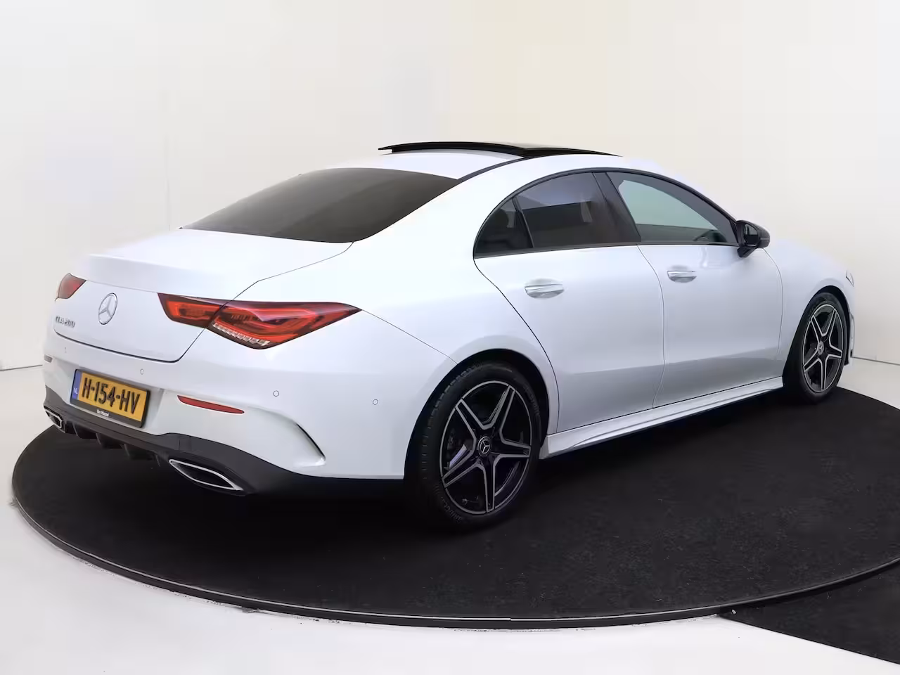 Mercedes-Benz CLA-Klasse 200 Business Solution AMG | 1e Eigenaar | Navigatie | Camera | Panorama dak | Stoel verwm.