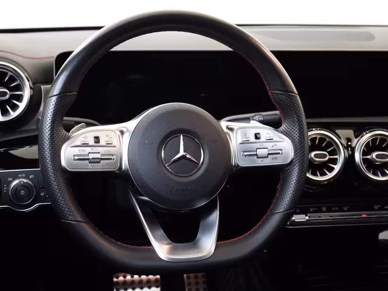 Mercedes-Benz CLA-Klasse 200 Business Solution AMG | 1e Eigenaar | Navigatie | Camera | Panorama dak | Stoel verwm.
