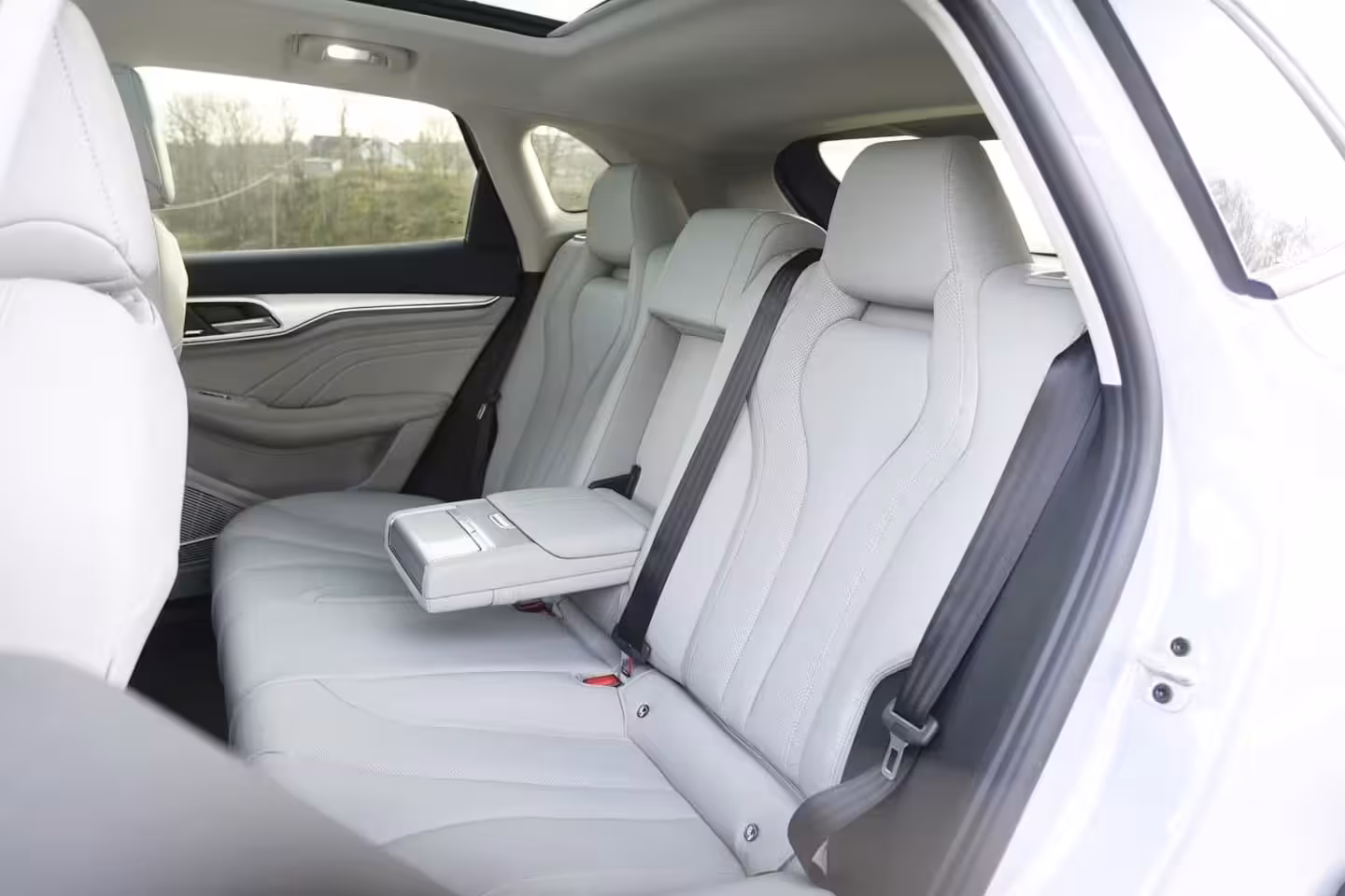 MG Marvel R Performance AWD 70 kWh | Panoramisch Schuifkanteldak | Stoelventilatie | Lichtgrijs interi