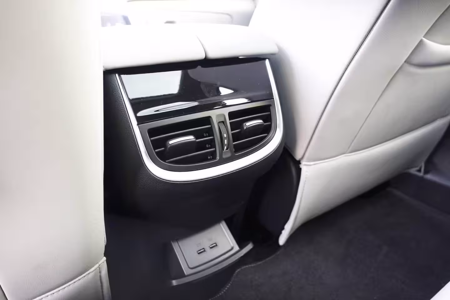 MG Marvel R Performance AWD 70 kWh | Panoramisch Schuifkanteldak | Stoelventilatie | Lichtgrijs interi