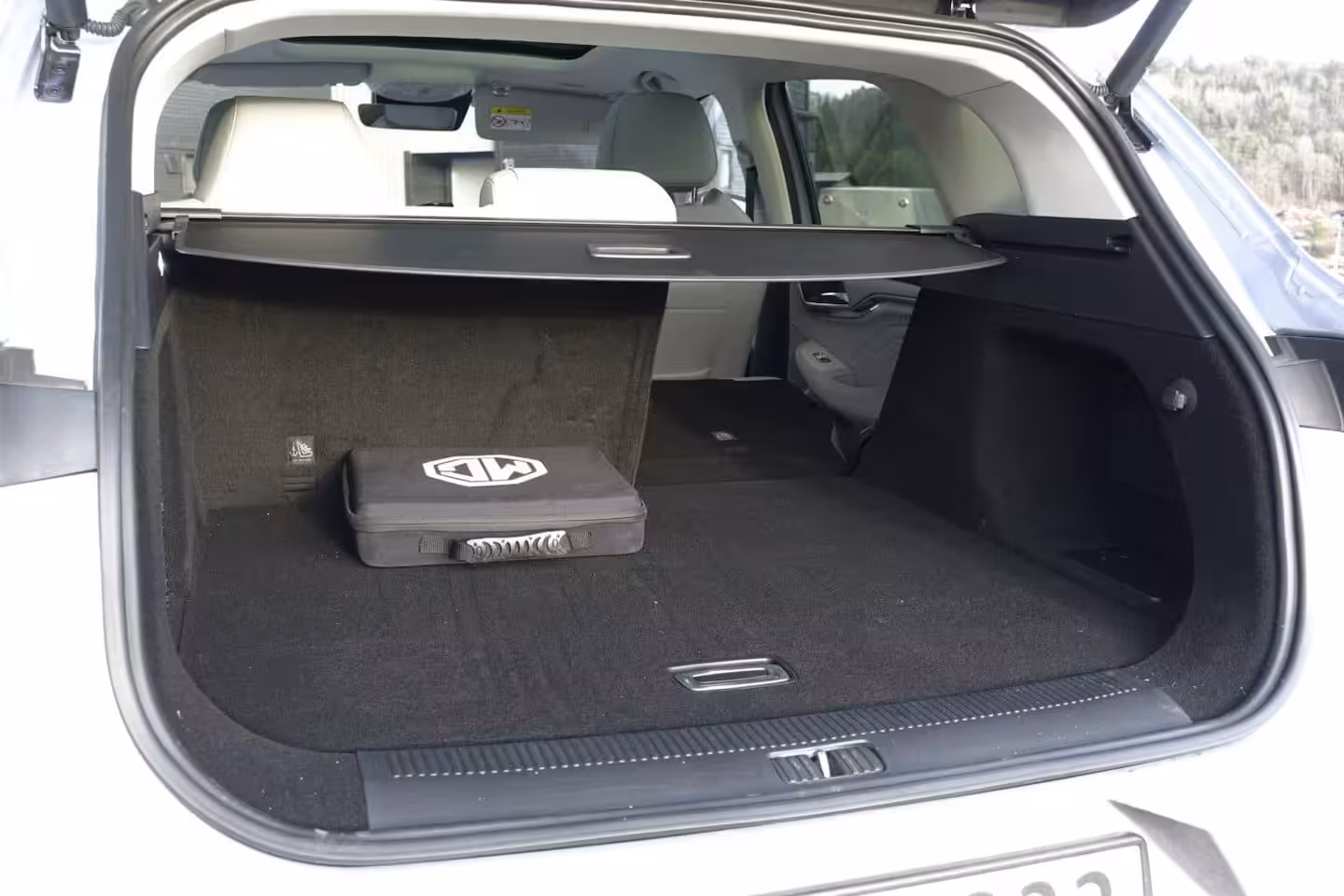 MG Marvel R Performance AWD 70 kWh | Panoramisch Schuifkanteldak | Stoelventilatie | Lichtgrijs interi