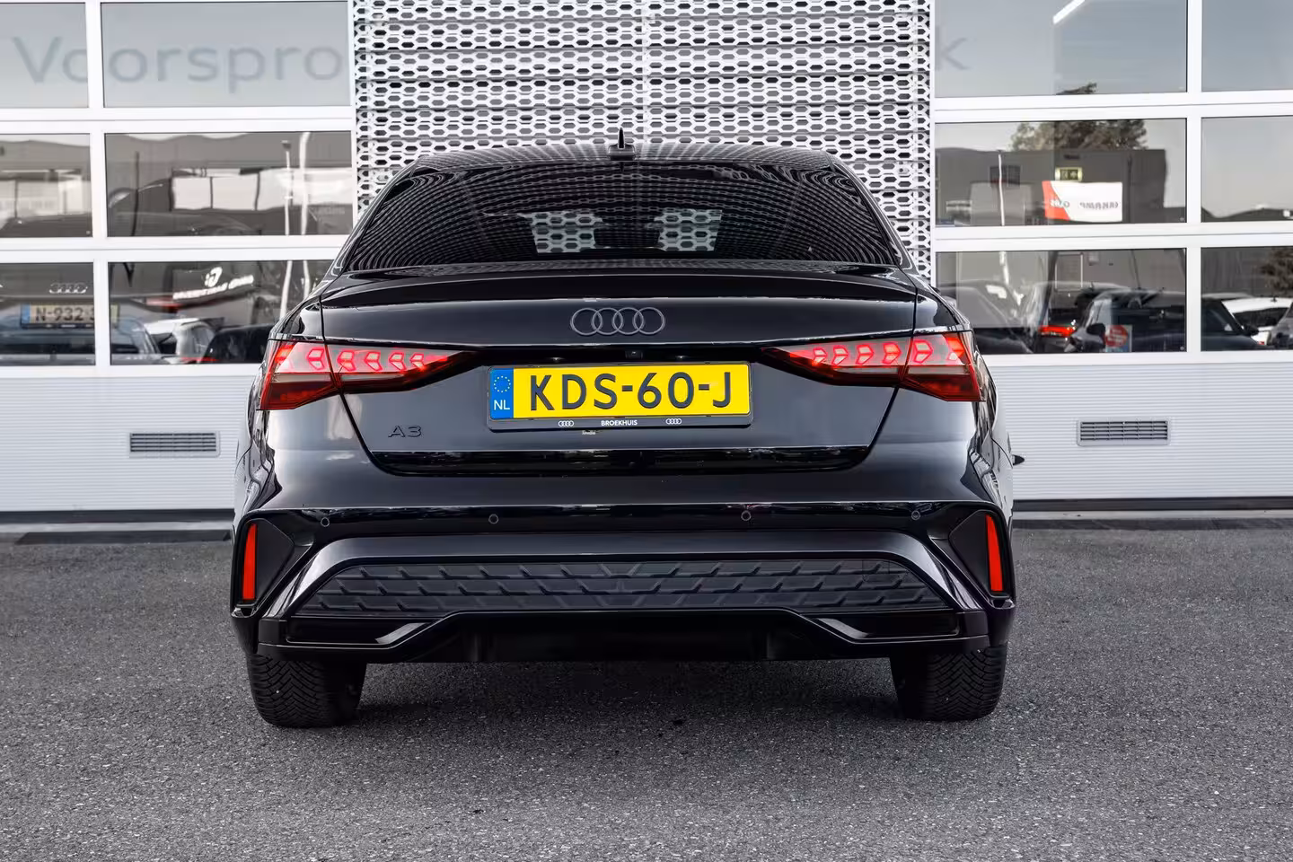 Audi A3 Limousine 30 TFSI S edition | Trekhaak | Carplay | Comfortpakket Plus | Achteruitrijcamera |