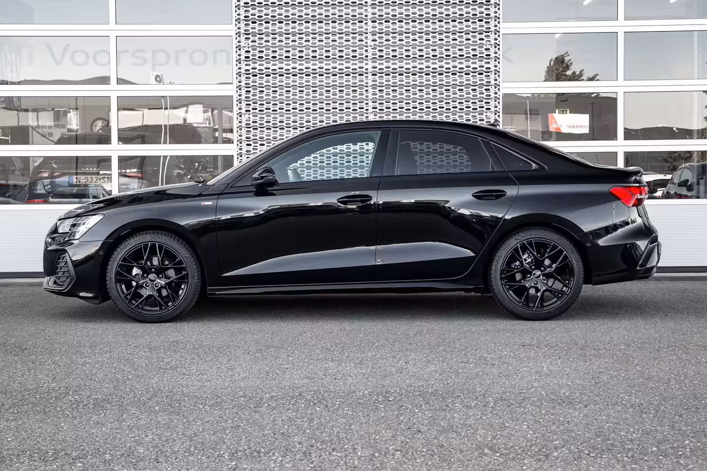 Audi A3 Limousine 30 TFSI S edition | Trekhaak | Carplay | Comfortpakket Plus | Achteruitrijcamera |