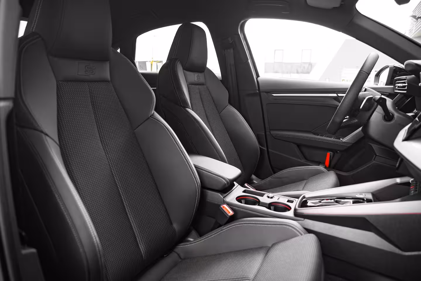 Audi A3 Limousine 30 TFSI S edition | Trekhaak | Carplay | Comfortpakket Plus | Achteruitrijcamera |