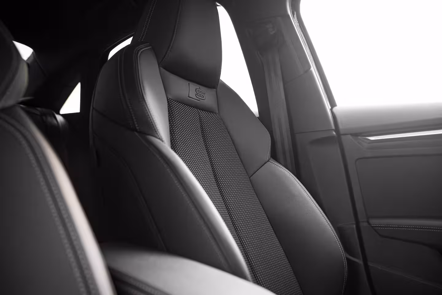 Audi A3 Limousine 30 TFSI S edition | Trekhaak | Carplay | Comfortpakket Plus | Achteruitrijcamera |