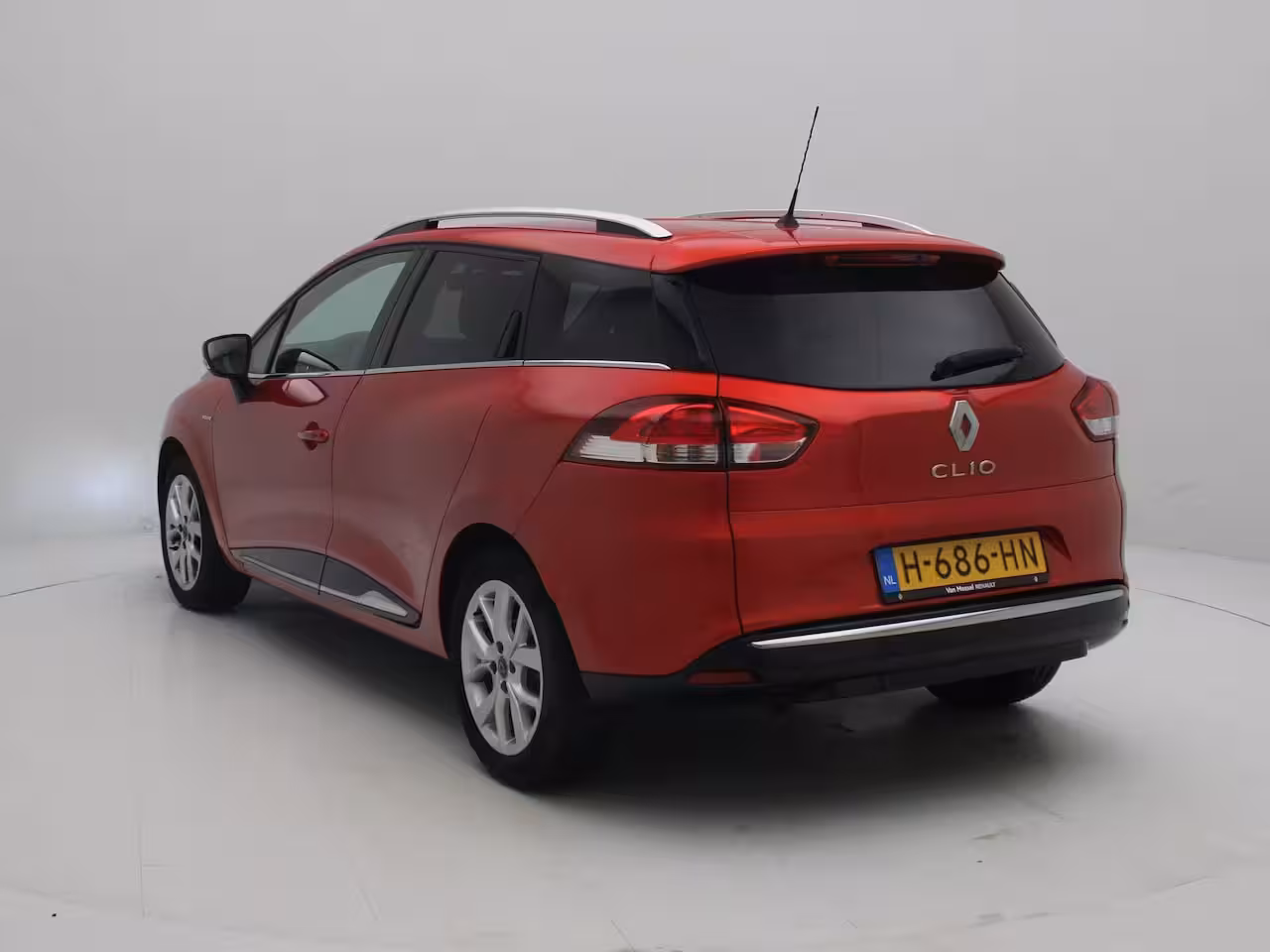 Renault Clio Estate TCe 90 Limited | Medianav incl. Apple CarPlay & Android Auto | Parkeersensoren achter incl