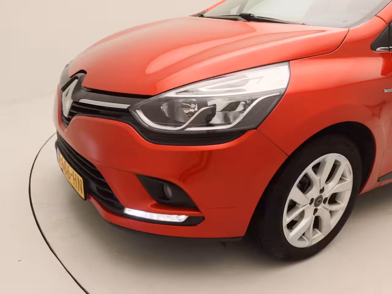 Renault Clio Estate TCe 90 Limited | Medianav incl. Apple CarPlay & Android Auto | Parkeersensoren achter incl