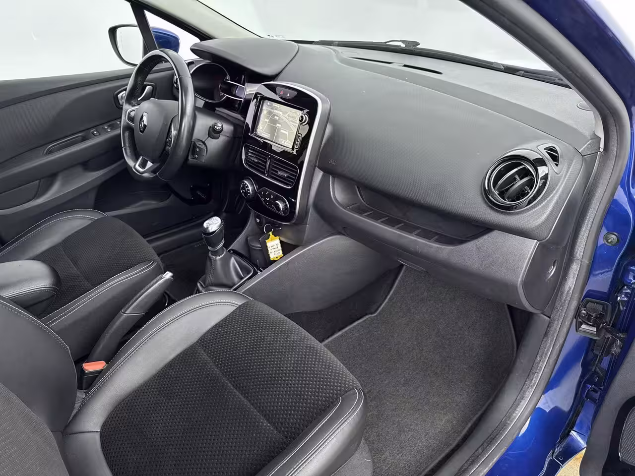 Renault Clio Estate 1.2 TCe 120Pk Intens | Climate Control | Navigatie | Cruise Control | Parkeersensoren incl