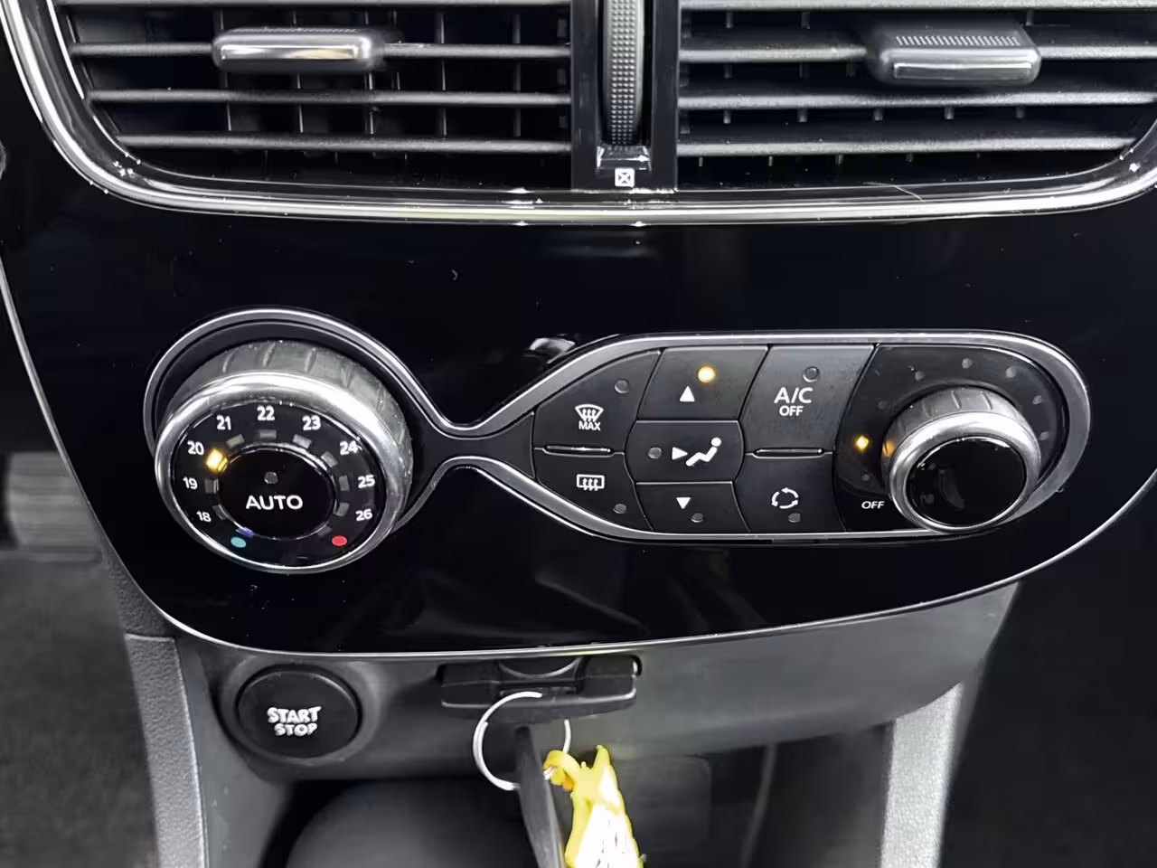 Renault Clio Estate 1.2 TCe 120Pk Intens | Climate Control | Navigatie | Cruise Control | Parkeersensoren incl