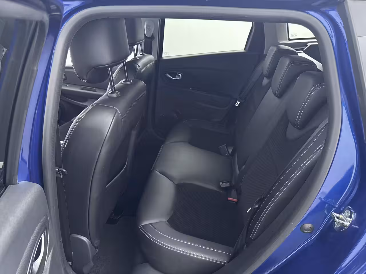 Renault Clio Estate 1.2 TCe 120Pk Intens | Climate Control | Navigatie | Cruise Control | Parkeersensoren incl