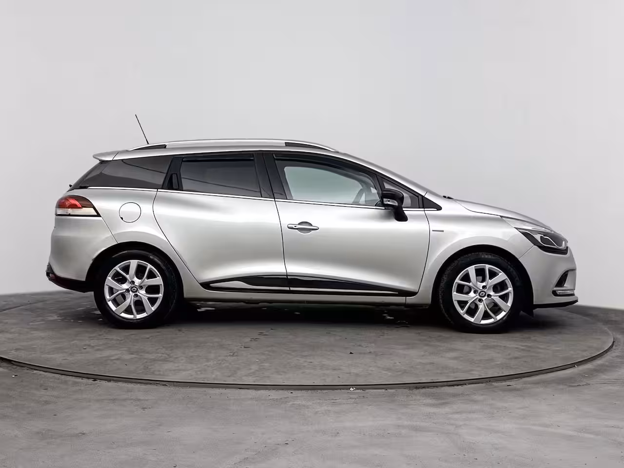 Renault Clio Estate 0.9 TCe 90Pk Limited | Navigatie | Parkeersensoren Achter | Keyless Entry | Trekhaak | Cru