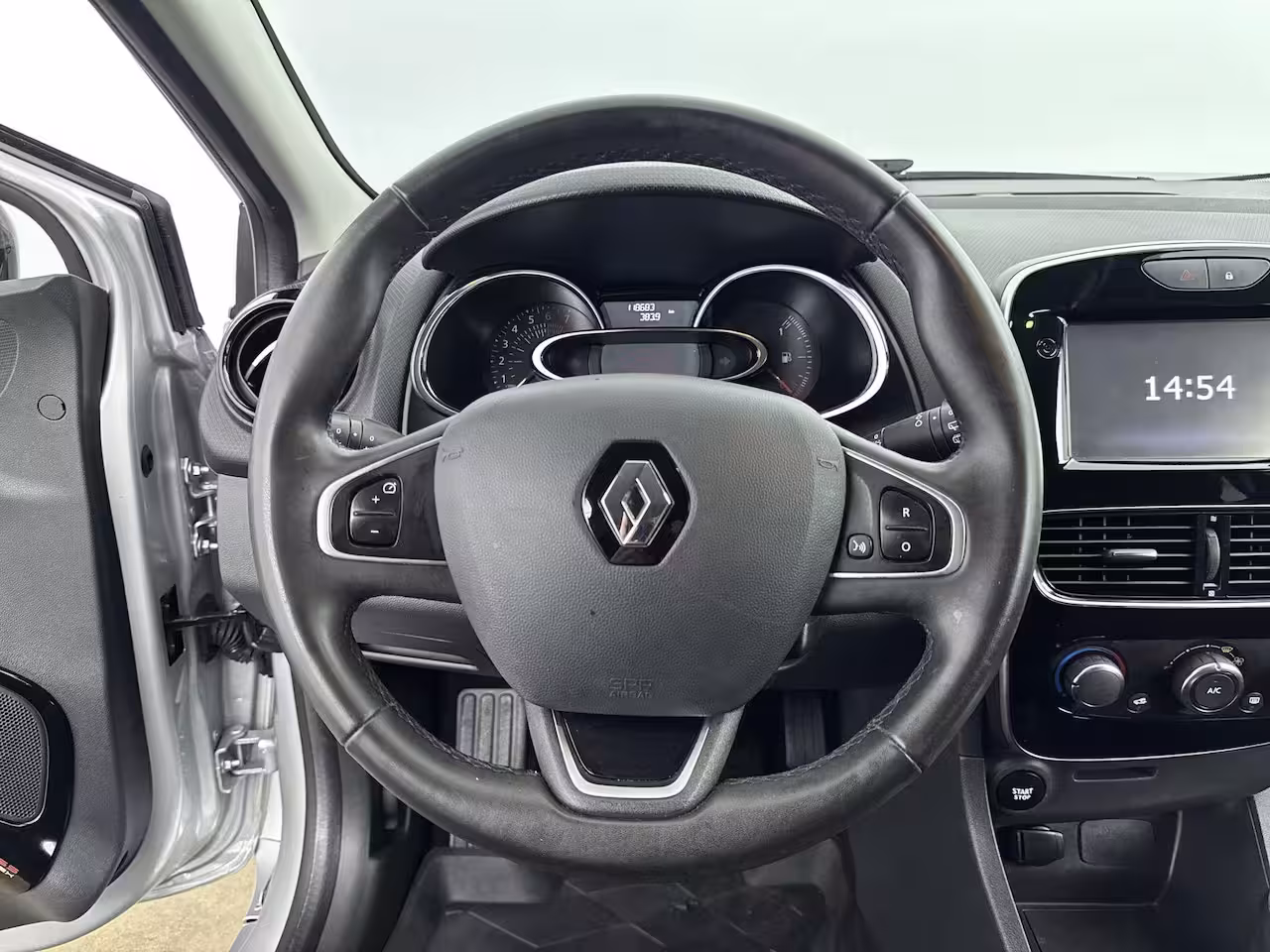 Renault Clio Estate 0.9 TCe 90Pk Limited | Navigatie | Parkeersensoren Achter | Keyless Entry | Trekhaak | Cru