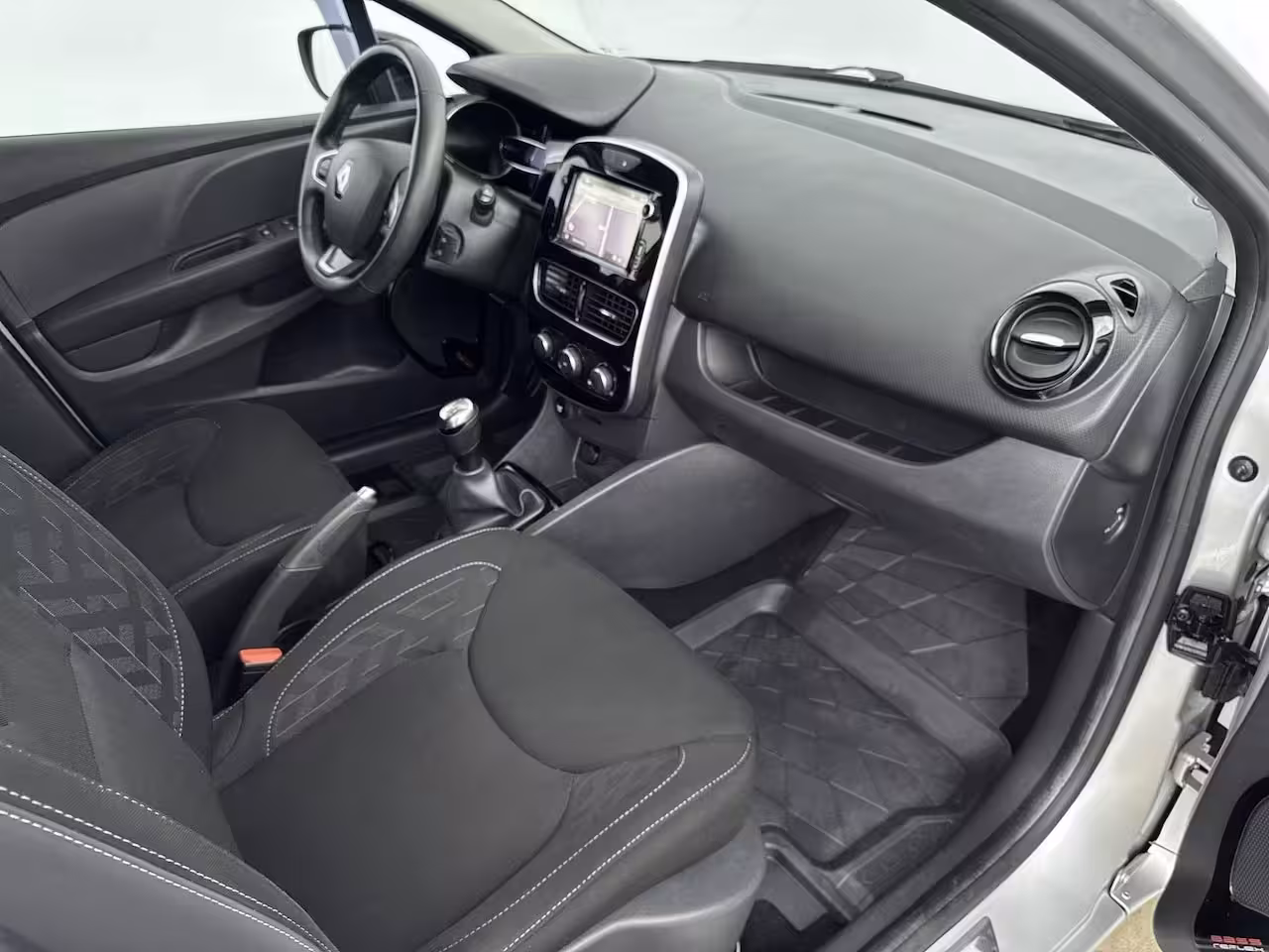 Renault Clio Estate 0.9 TCe 90Pk Limited | Navigatie | Parkeersensoren Achter | Keyless Entry | Trekhaak | Cru