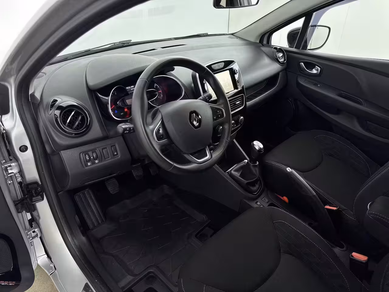 Renault Clio Estate 0.9 TCe 90Pk Limited | Navigatie | Parkeersensoren Achter | Keyless Entry | Trekhaak | Cru